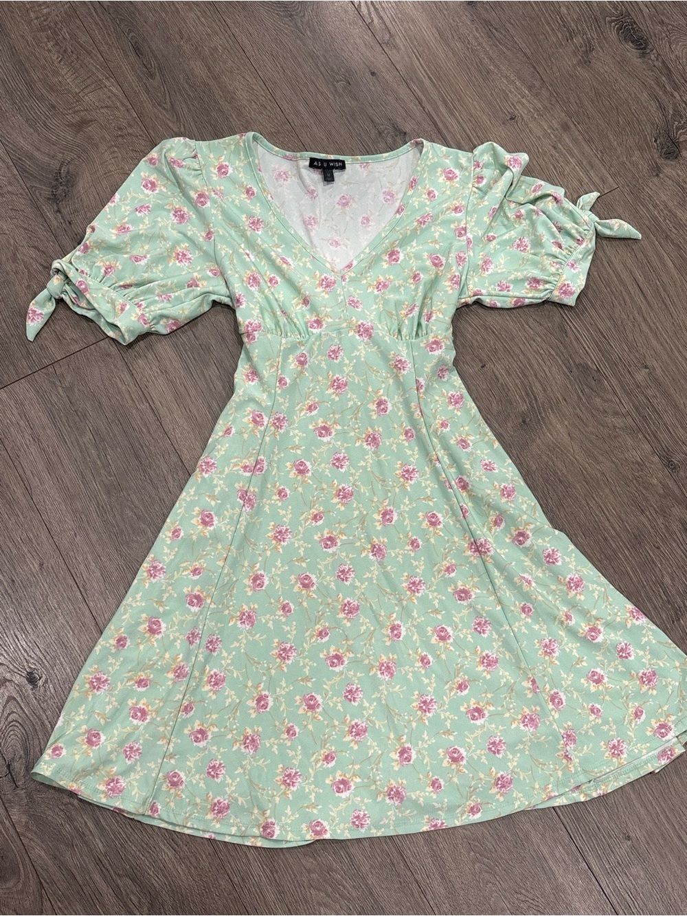 Like new!As U Wish Mint Floral Midi Dress with Lilac Blooms